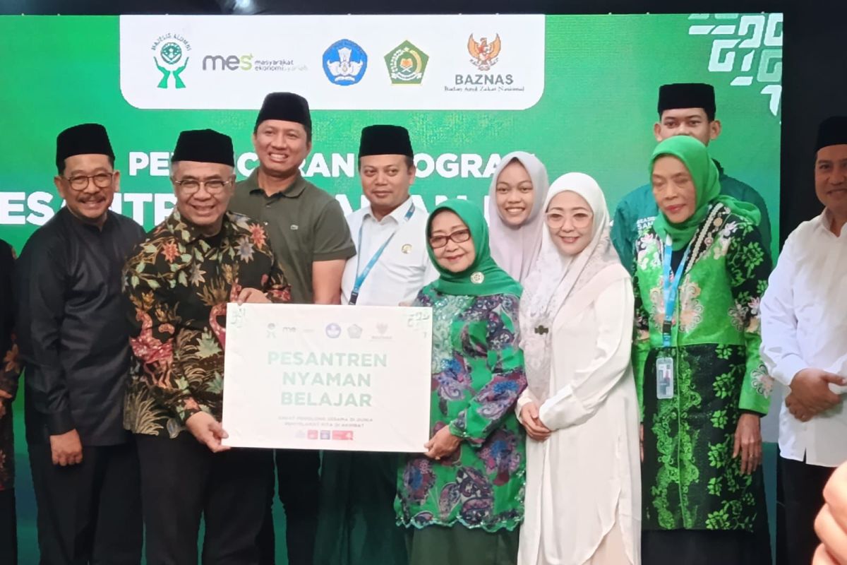 Baznas RI luncurkan Beasiswa Santri di Muktamar ke-35 NU - ANTARA News Jawa Timur